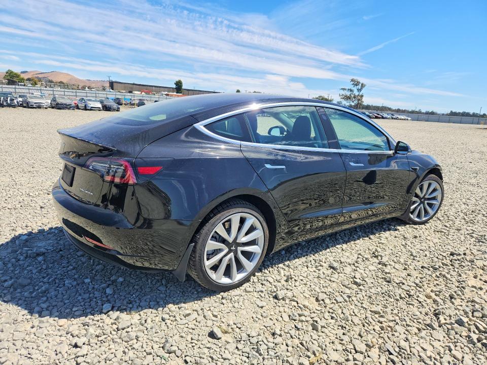 64482146 :رقم المزاد ، 5YJ3E1EB9KF197057 vin ، 2019 Tesla Model 3 مزاد بيع