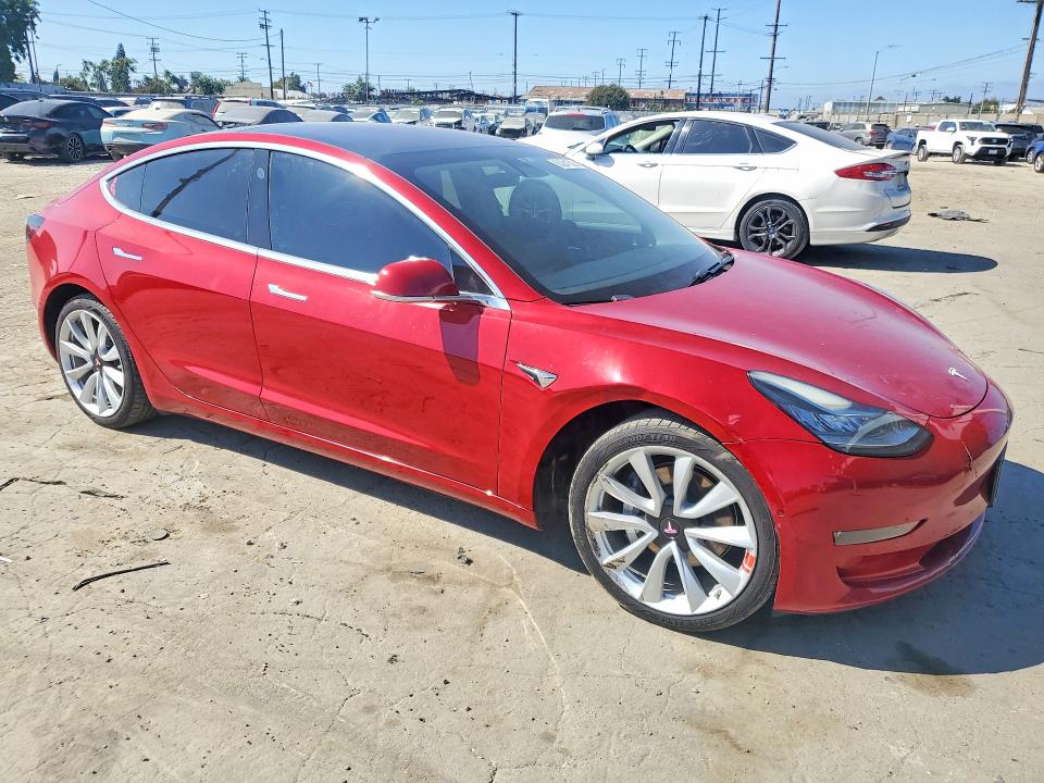 63241526 :رقم المزاد ، 5YJ3E1EA6JF050782 vin ، 2018 Tesla Model 3 مزاد بيع