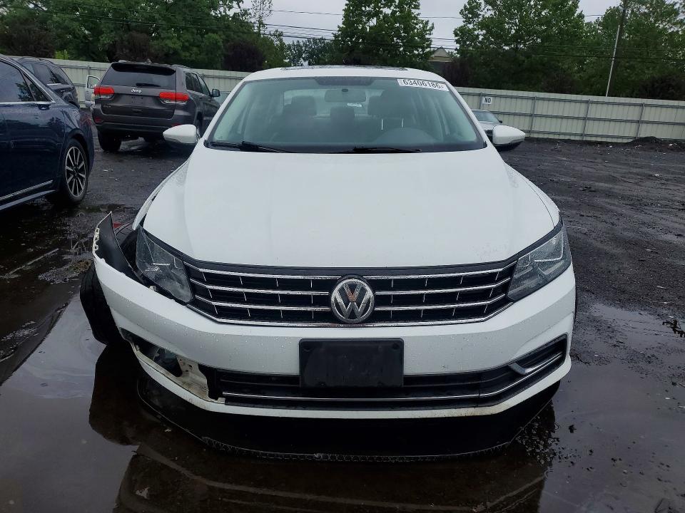 63406186 :رقم المزاد ، 1VWBT7A37HC037166 vin ، 2017 Volkswagen Passat مزاد بيع