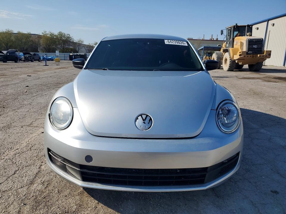 64239026 :رقم المزاد ، 3VWF17AT6EM642555 vin ، 2014 Volkswagen Beetle مزاد بيع