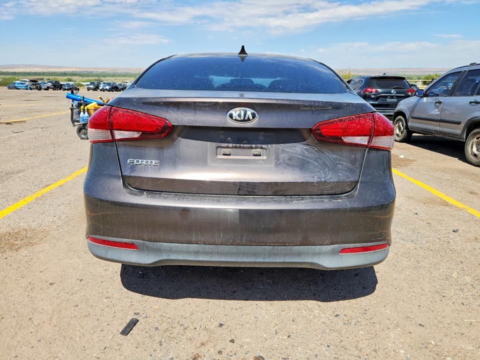 2017 Kia Forte მანქანა იყიდება აუქციონზე, vin: 3KPFK4A75HE033764, აუქციონის ნომერი: 61955126