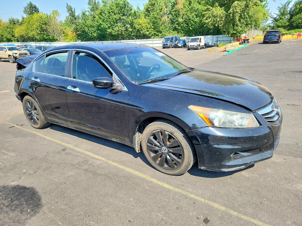 64982426 :رقم المزاد ، 1HGCP3F86BA012224 vin ، 2011 Honda Accord مزاد بيع