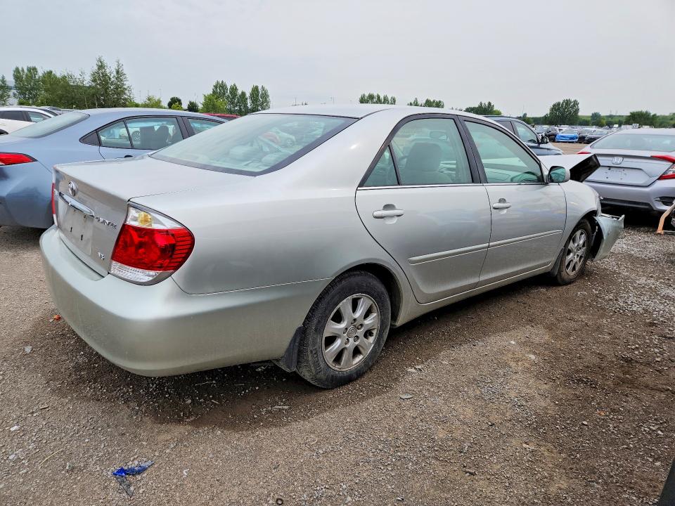 64020636 :رقم المزاد ، 4T1BF32K75U602199 vin ، 2005 Toyota Camry مزاد بيع