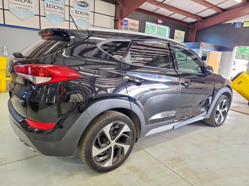 66744166 :رقم المزاد ، KM8J33A22HU391522 vin ، 2017 Hyundai Tucson مزاد بيع