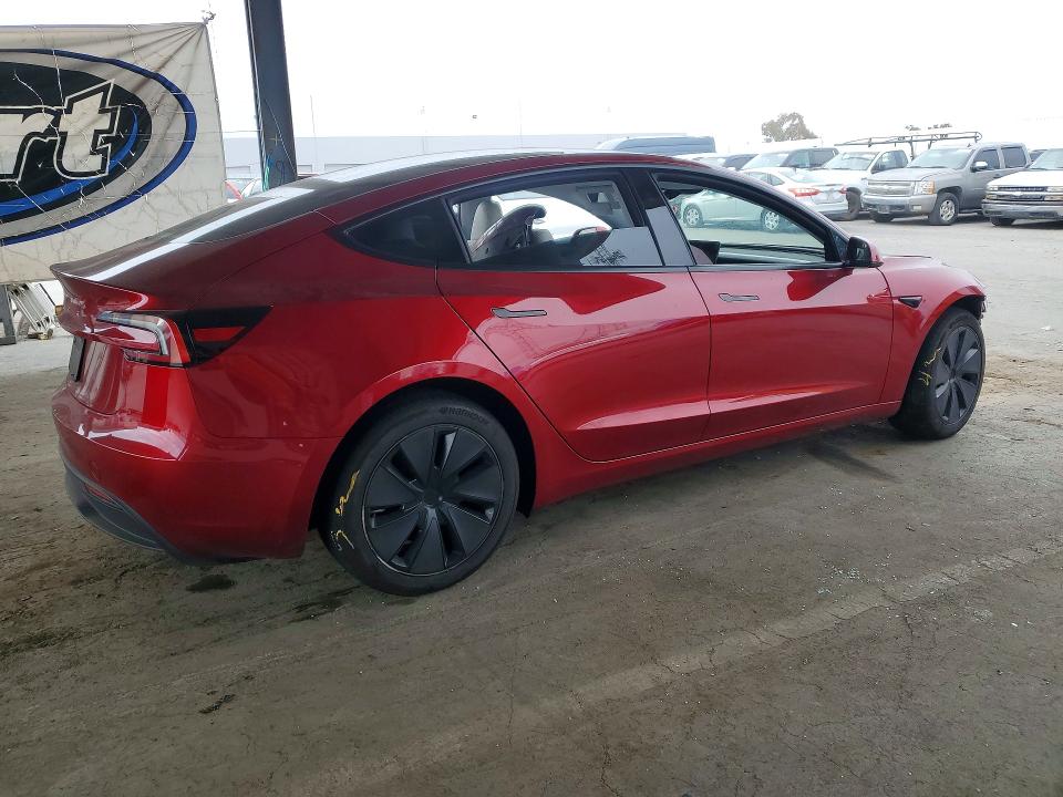 65220626 :رقم المزاد ، 5YJ3E1EA0SF071872 vin ، 2025 Tesla Model 3 مزاد بيع