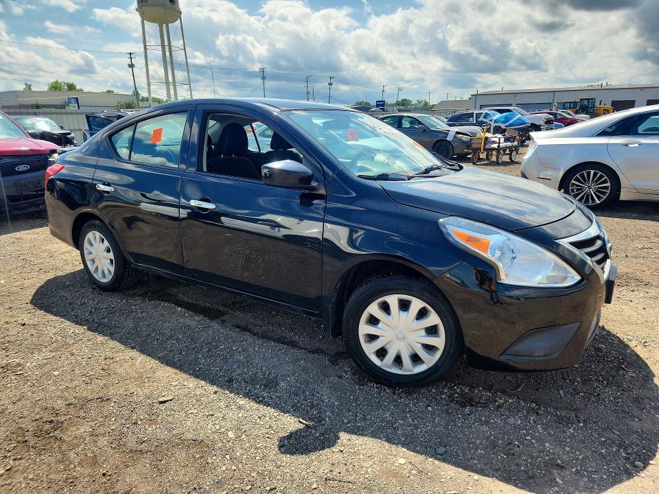 64773526 :رقم المزاد ، 3N1CN7AP1JL884301 vin ، 2018 Nissan Versa مزاد بيع