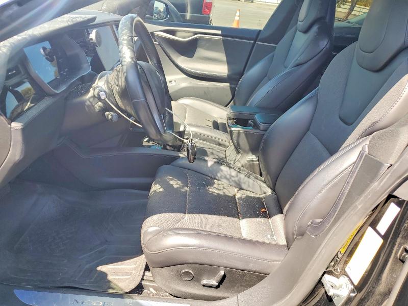 65581706 :رقم المزاد ، 5YJSA1E22JF266757 vin ، 2018 Tesla Model S مزاد بيع