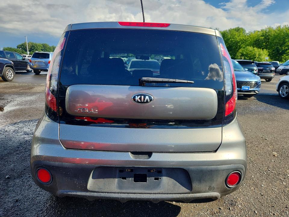 63930006 :رقم المزاد ، KNDJN2A22J7592110 vin ، 2018 Kia Soul مزاد بيع