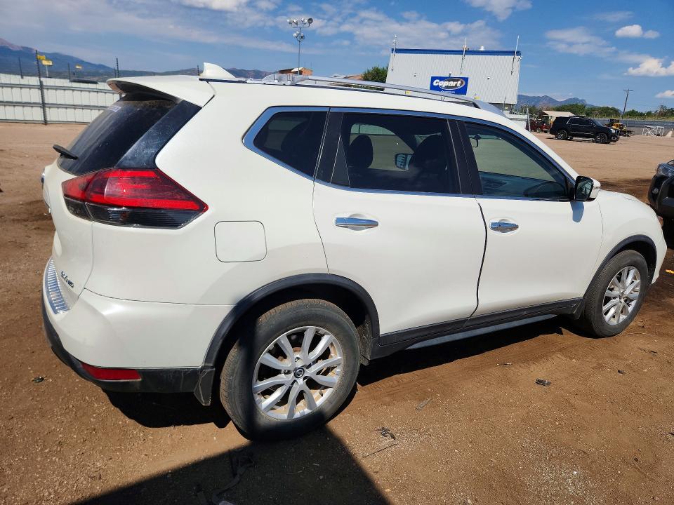 61448766 :رقم المزاد ، KNMAT2MV6HP560038 vin ، 2017 Nissan Rogue مزاد بيع