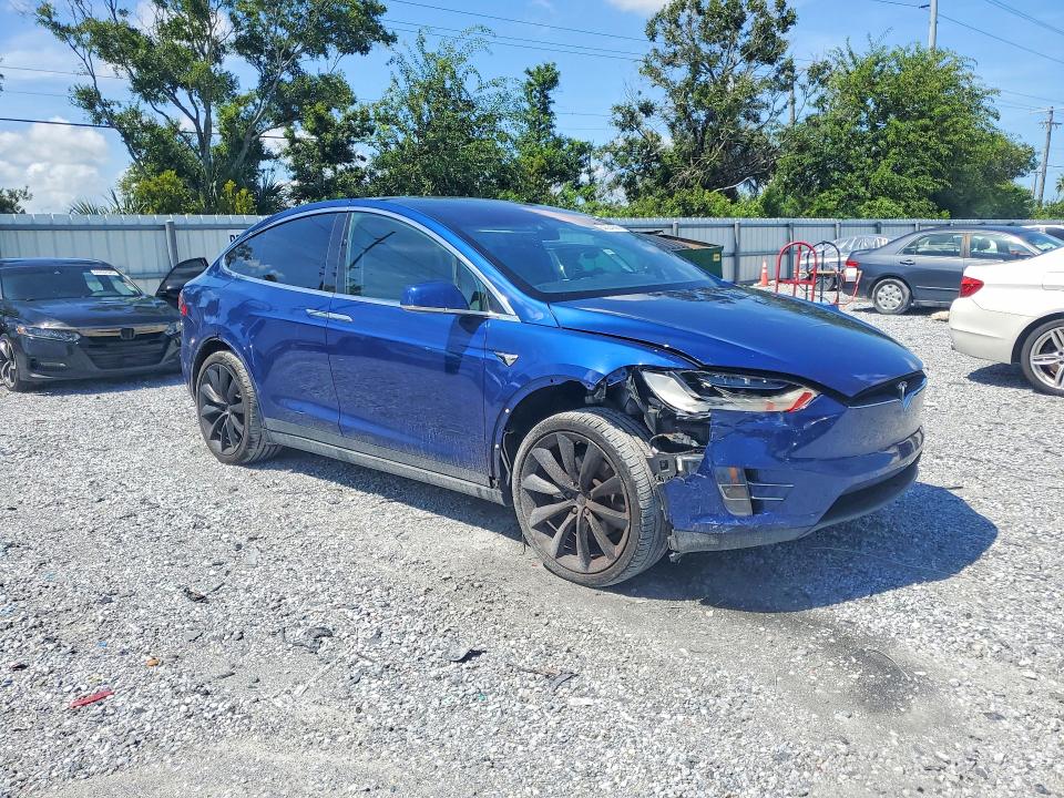 64364996 :رقم المزاد ، 5YJXCBE22KF192859 vin ، 2019 Tesla Model X مزاد بيع