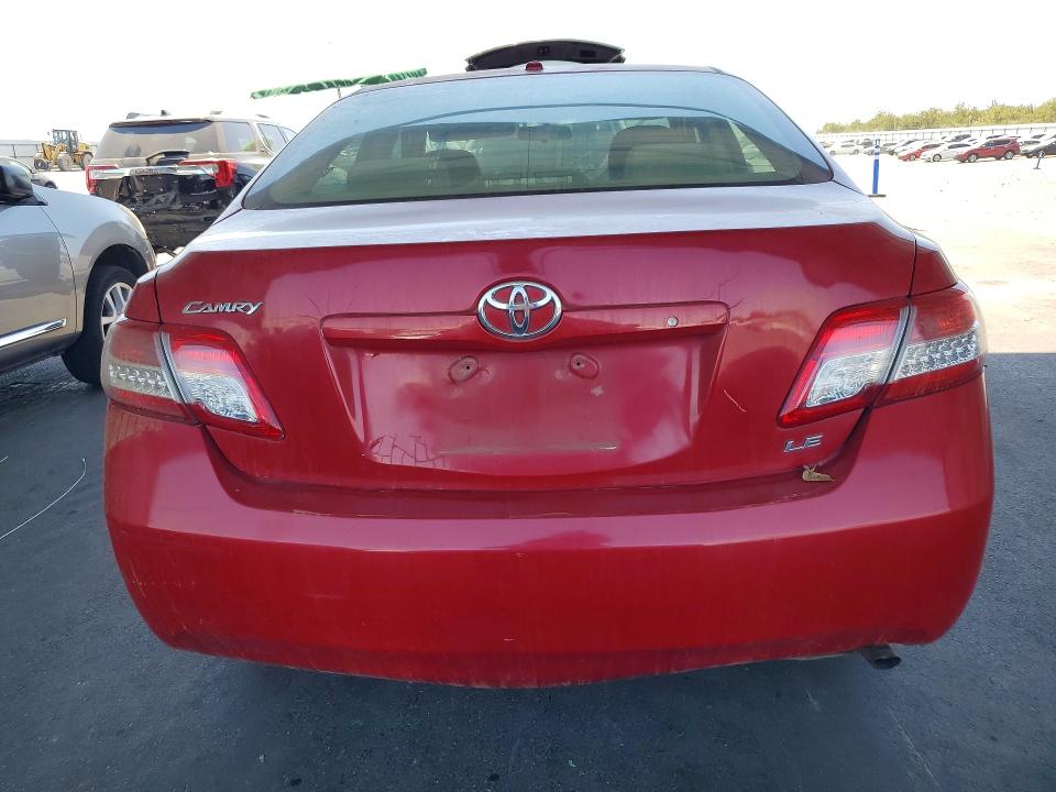 65690366 :رقم المزاد ، 4T1BF3EKXBU744313 vin ، 2011 Toyota Camry مزاد بيع