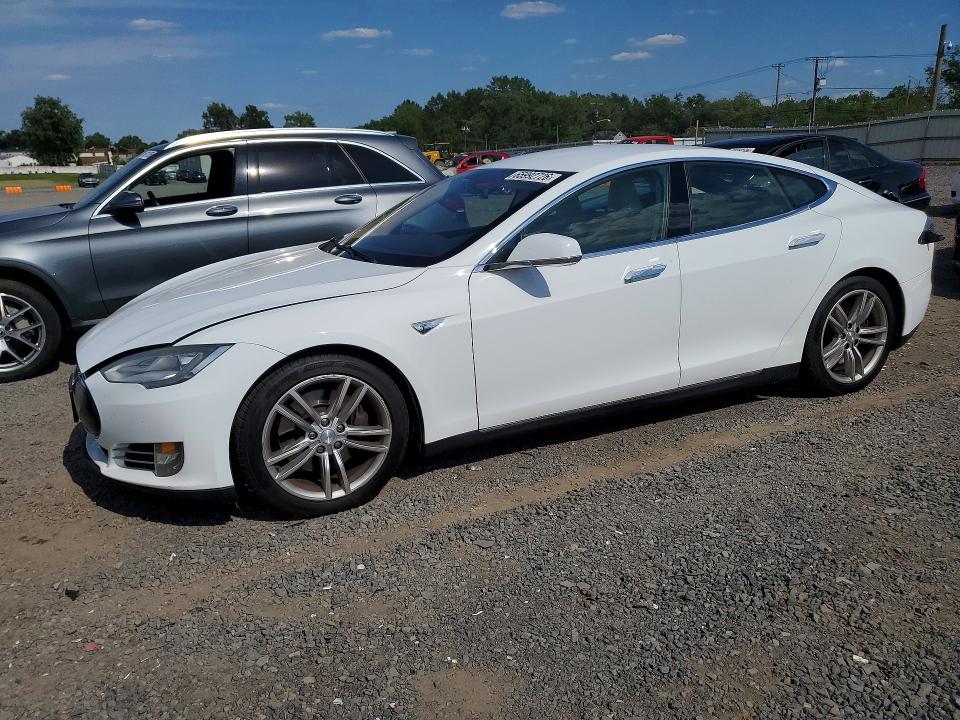 2013 Tesla Model S მანქანა იყიდება აუქციონზე, vin: 5YJSA1CN8DFP03405, აუქციონის ნომერი: 65992726