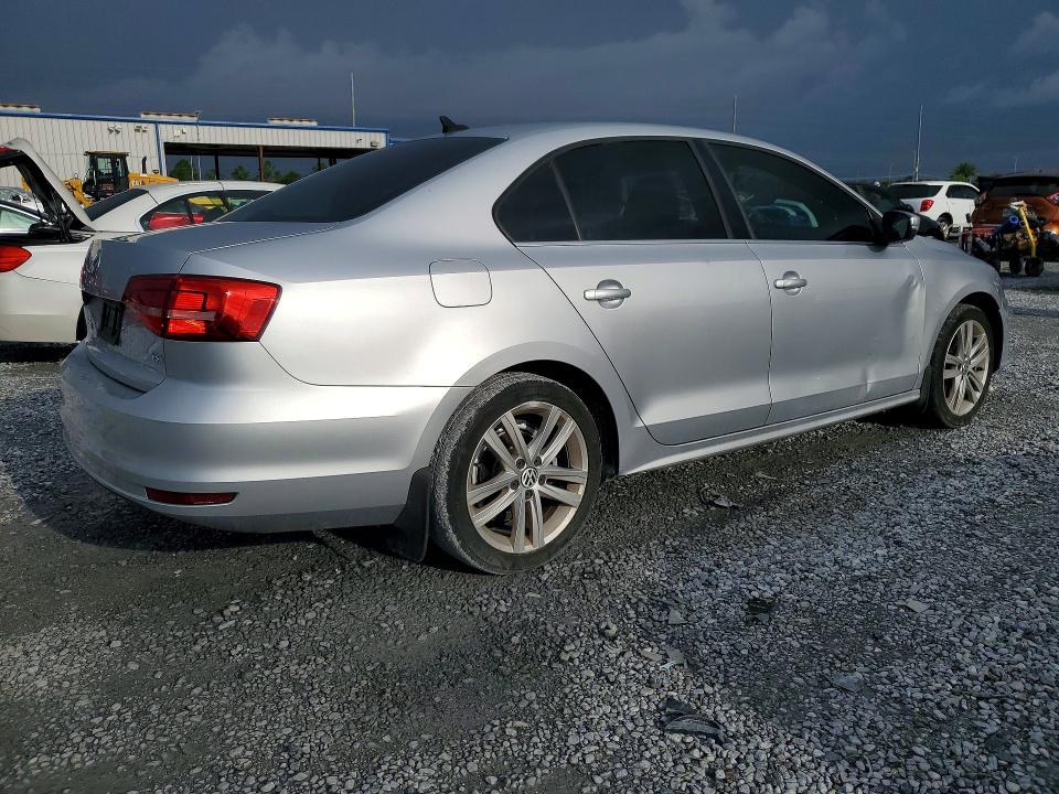 63516606 :رقم المزاد ، 3VWL07AJ7FM251601 vin ، 2015 Volkswagen Jetta مزاد بيع