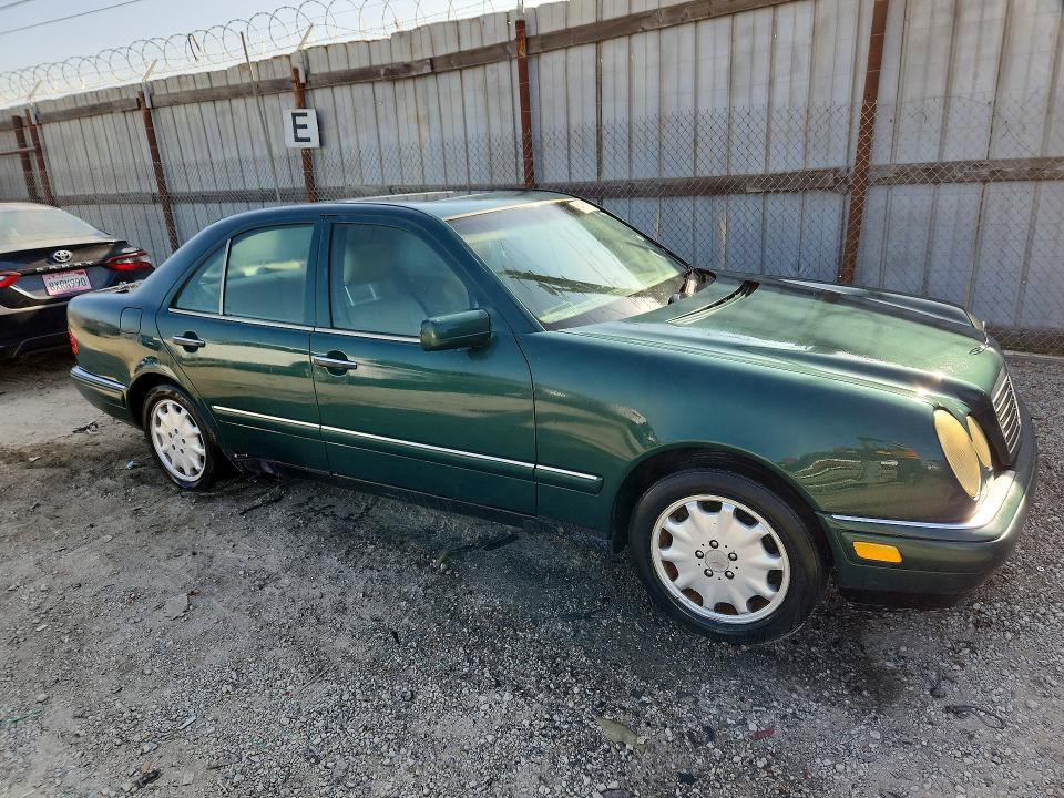 64221276 :رقم المزاد ، WDBJF55F2TJ019255 vin ، 1996 Mercedes-benz E مزاد بيع