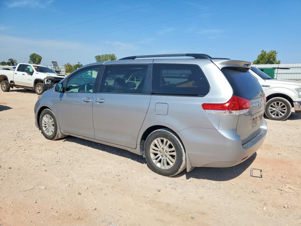 65055936 :رقم المزاد ، 5TDYK3DC9DS333514 vin ، 2013 Toyota Sienna مزاد بيع