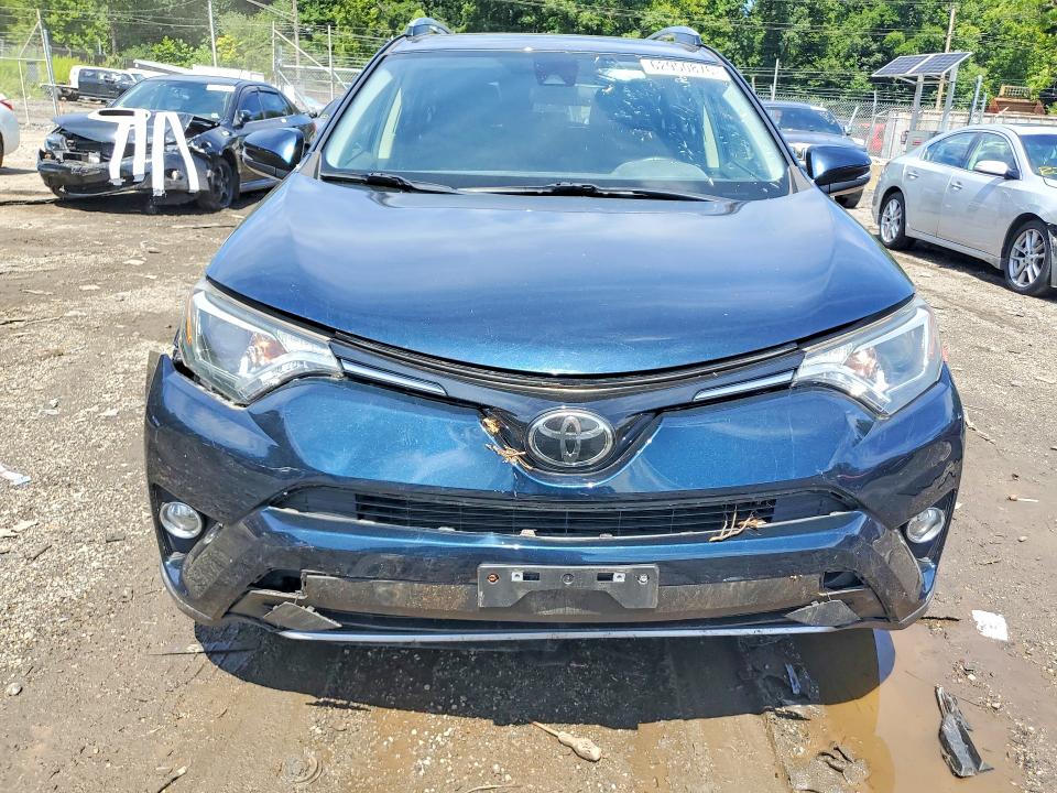 62950876 :رقم المزاد ، JTMRFREV3JJ256157 vin ، 2018 Toyota Rav4 مزاد بيع