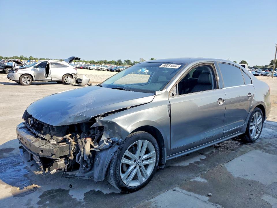 66231606 :رقم المزاد ، 3VWL17AJ2HM333770 vin ، 2017 Volkswagen Jetta مزاد بيع