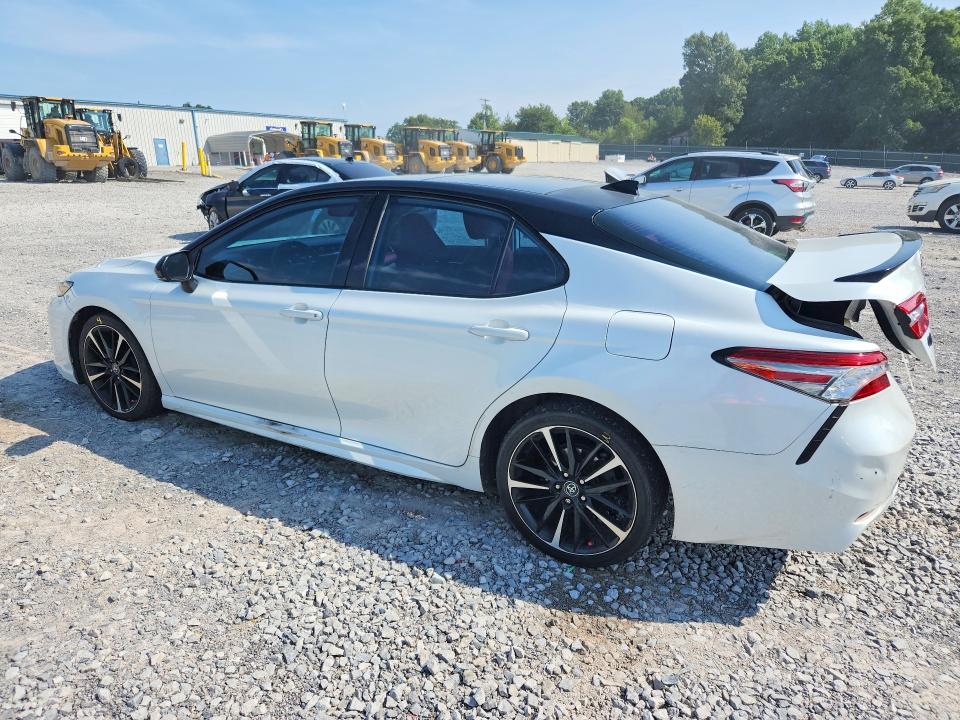 64644406 :رقم المزاد ، 4T1B61HK6KU211908 vin ، 2019 Toyota Camry مزاد بيع