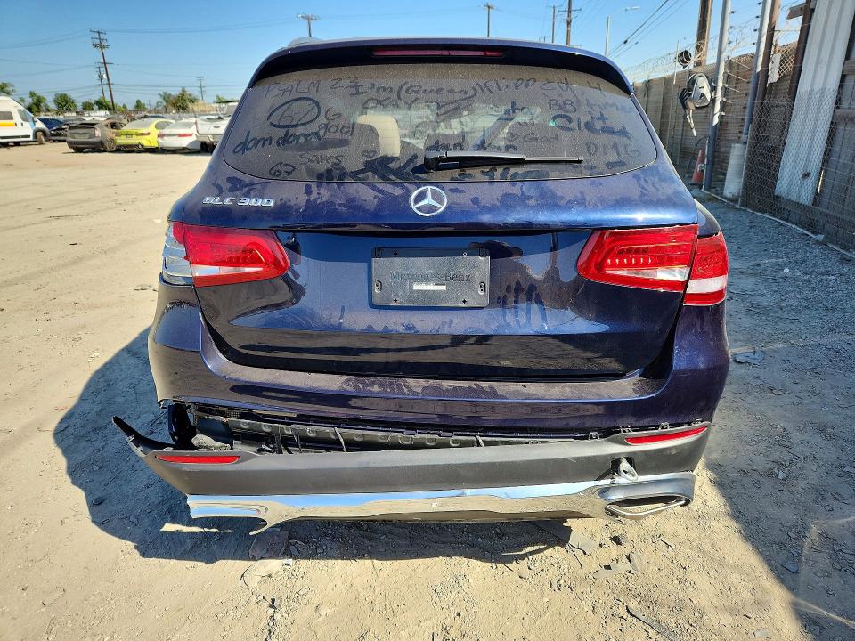 64577756 :رقم المزاد ، WDC0G4JB0JV103887 vin ، 2018 Mercedes-benz Glc مزاد بيع
