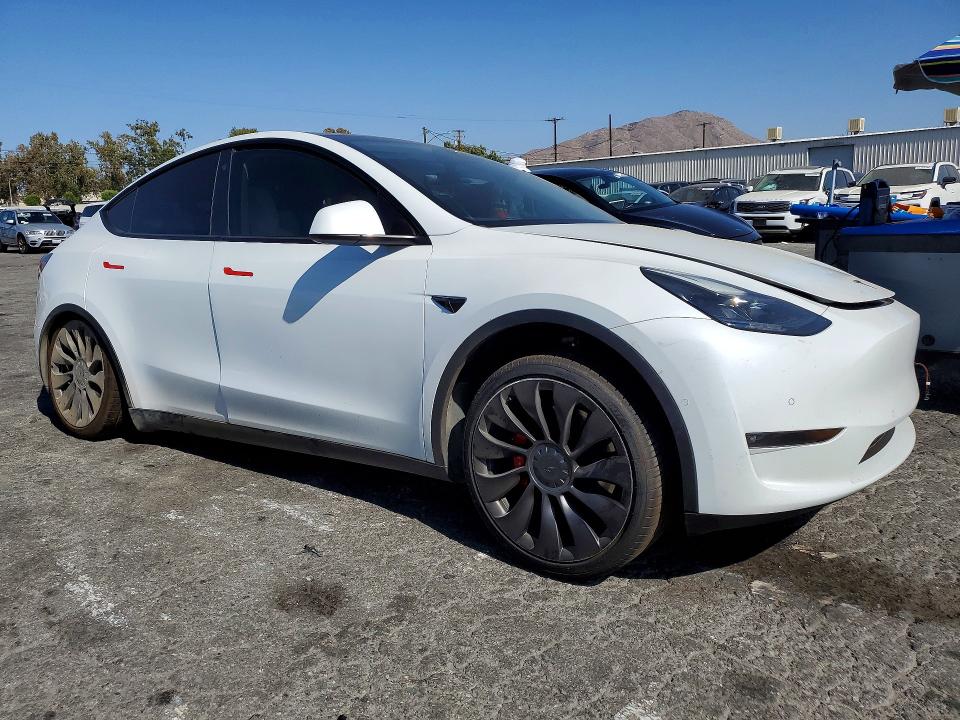 64040836 :رقم المزاد ، 7SAYGDEF3NF537251 vin ، 2022 Tesla Model Y مزاد بيع