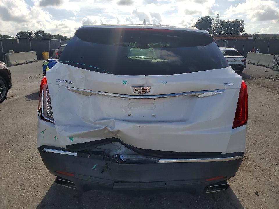 64469706 :رقم المزاد ، 1GYKNBRS2HZ201927 vin ، 2017 Cadillac Xt5 مزاد بيع
