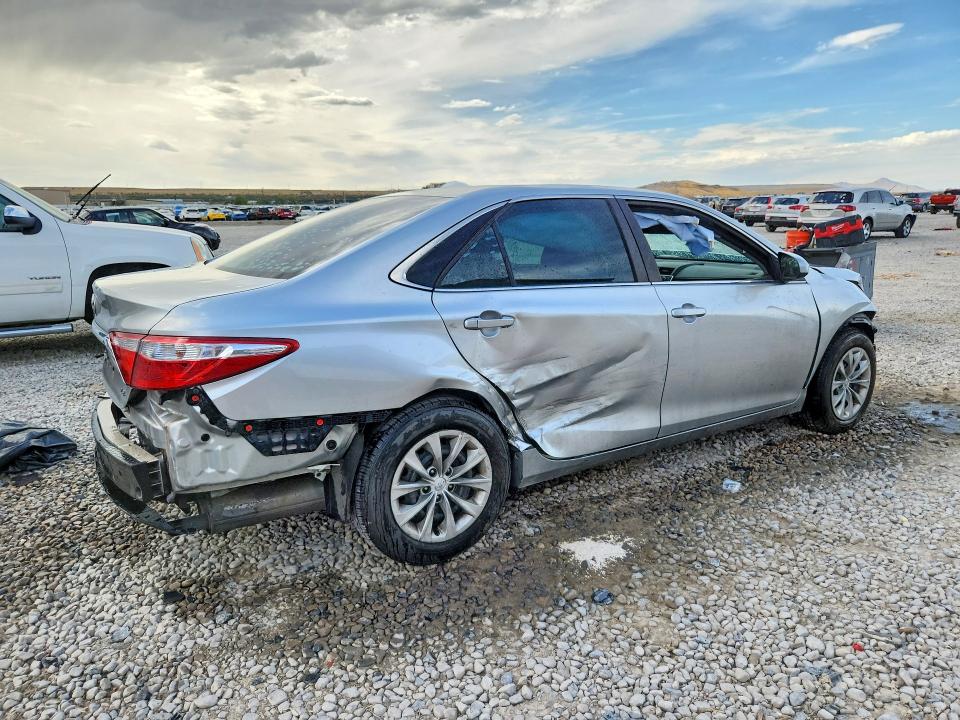 65179956 :رقم المزاد ، 4T1BF1FK0FU489910 vin ، 2015 Toyota Camry مزاد بيع
