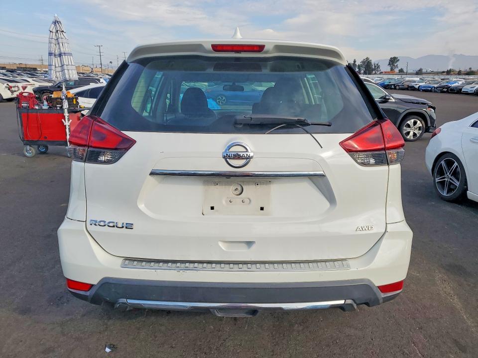 Продаж на аукціоні авто 2018 Nissan Rogue, vin: 5N1AT2MV8JC716976, номер лоту: 64990646