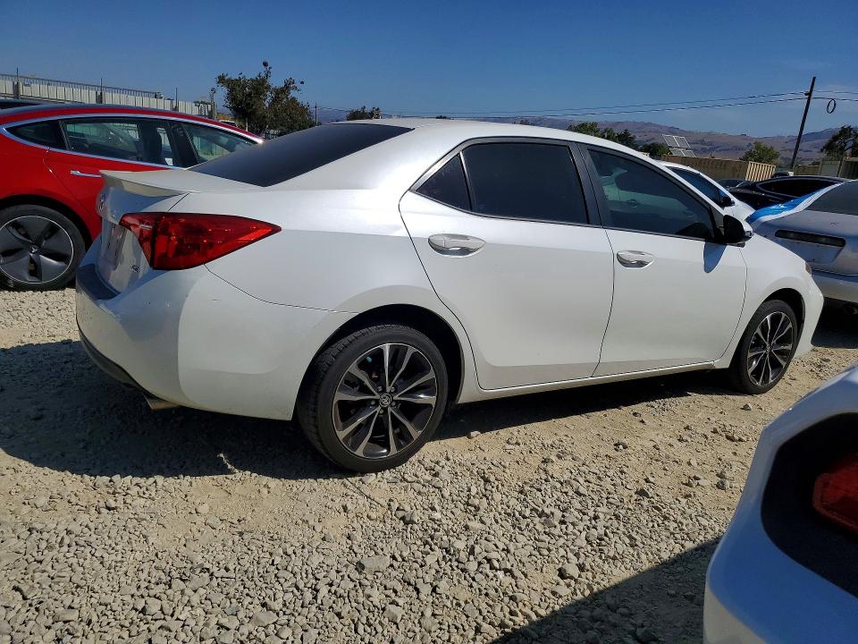 64080986 :رقم المزاد ، 5YFBURHE9JP770478 vin ، 2018 Toyota Corolla مزاد بيع