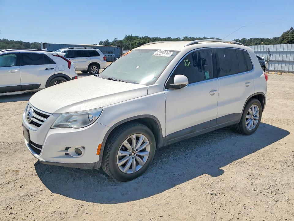 Auction sale of the 2011 Volkswagen Tiguan, vin: WVGAV7AX0BW503520, lot number: 64040316