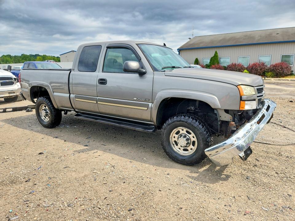 Продаж на аукціоні авто 2006 Chevrolet Silverado, vin: 1GCHK29U26E280336, номер лоту: 61633026