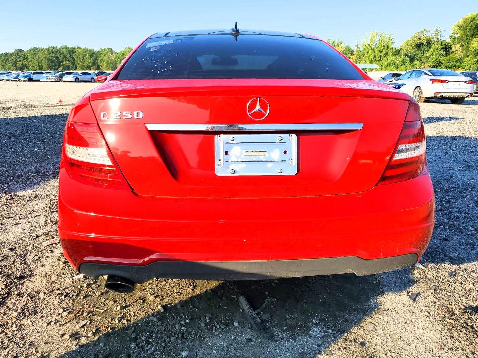 2015 Mercedes-benz C მანქანა იყიდება აუქციონზე, vin: WDDGJ4HB1FG354317, აუქციონის ნომერი: 63909946