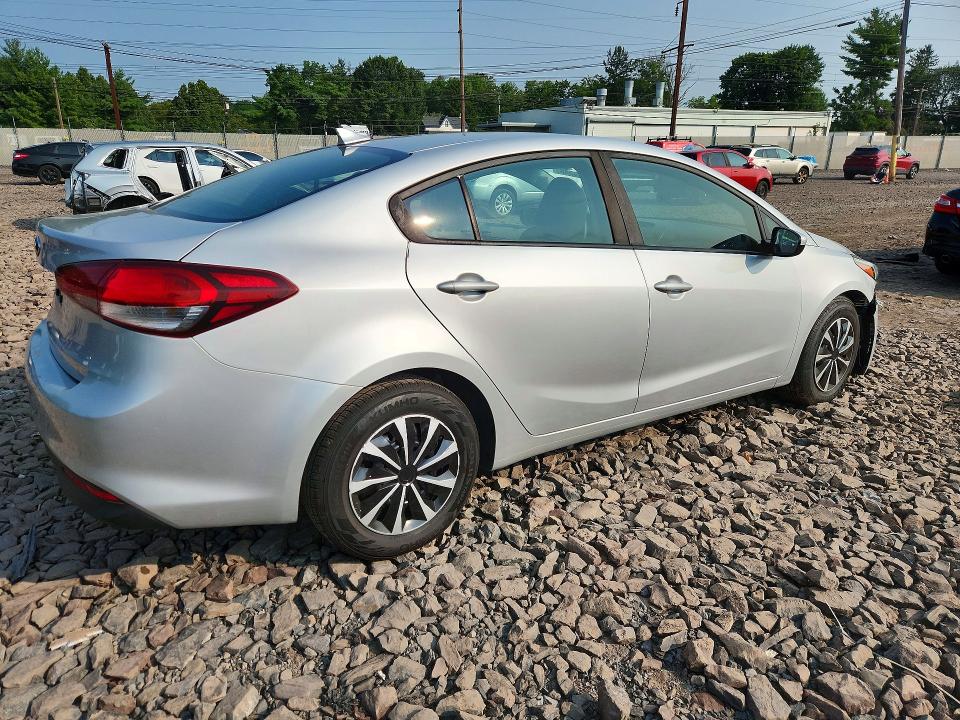 64960246 :رقم المزاد ، 3KPFK4A78JE284302 vin ، 2018 Kia Forte مزاد بيع