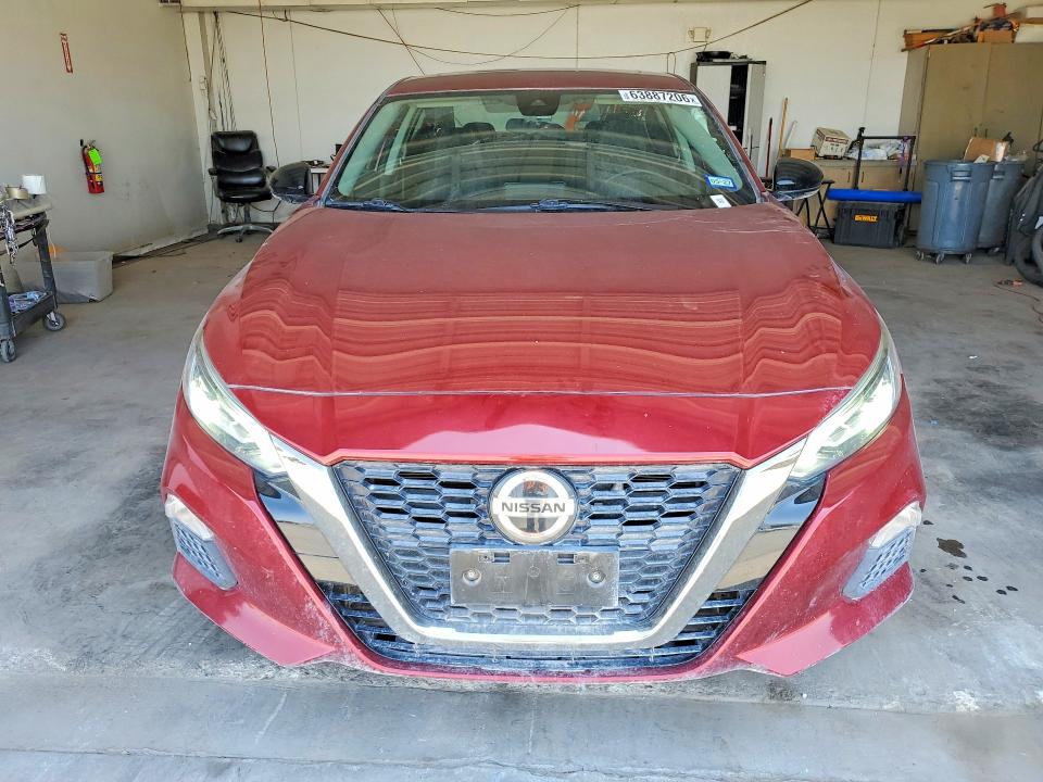 63887206 :رقم المزاد ، 1N4BL4CV6MN385951 vin ، 2021 Nissan Altima مزاد بيع