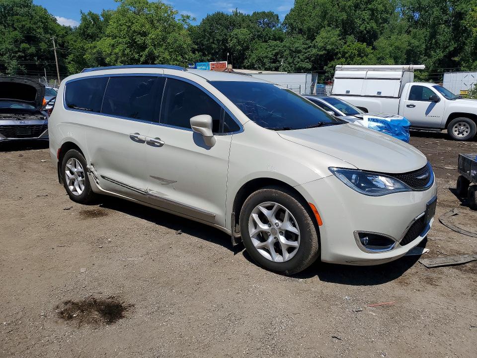 63574136 :رقم المزاد ، 2C4RC1EG1HR555941 vin ، 2017 Chrysler Pacifica مزاد بيع