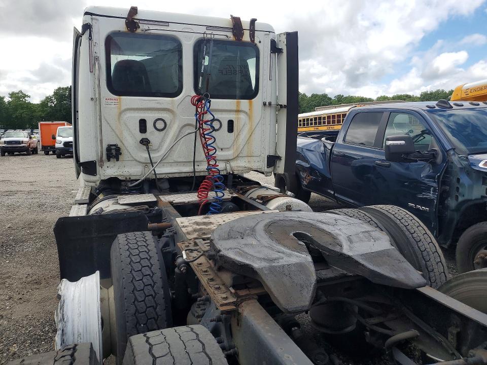 Продажа на аукционе авто 2018 Freightliner Cascadia 125, vin: 1FUJGEDR8JLJW4952, номер лота: 64242156