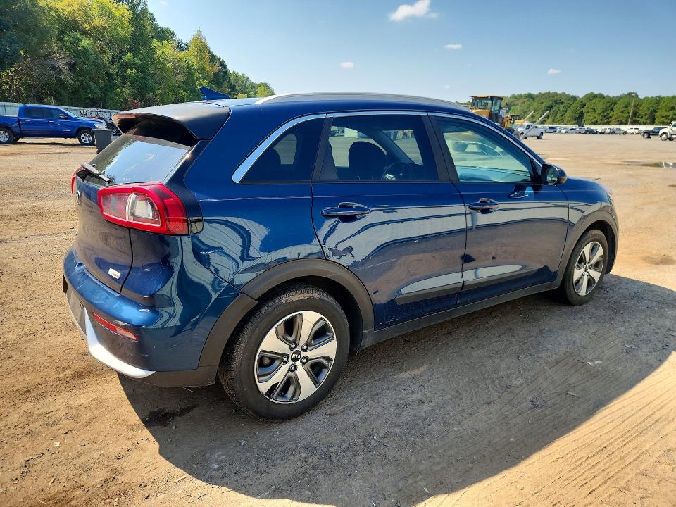 67150196 :رقم المزاد ، KNDCB3LC2J5210621 vin ، 2018 Kia Niro مزاد بيع