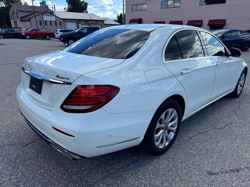 65651876 :رقم المزاد ، WDDZF4KB2JA357757 vin ، 2018 Mercedes-benz E مزاد بيع