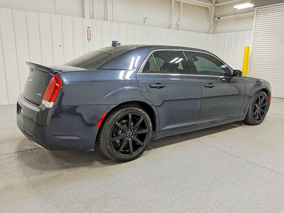 63745086 :رقم المزاد ، 2C3CCAAG7JH331780 vin ، 2018 Chrysler 300 مزاد بيع