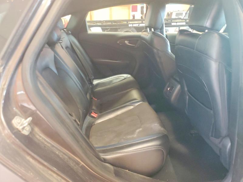 67060476 :رقم المزاد ، 1C3CCCDG9FN624246 vin ، 2015 Chrysler 200 مزاد بيع