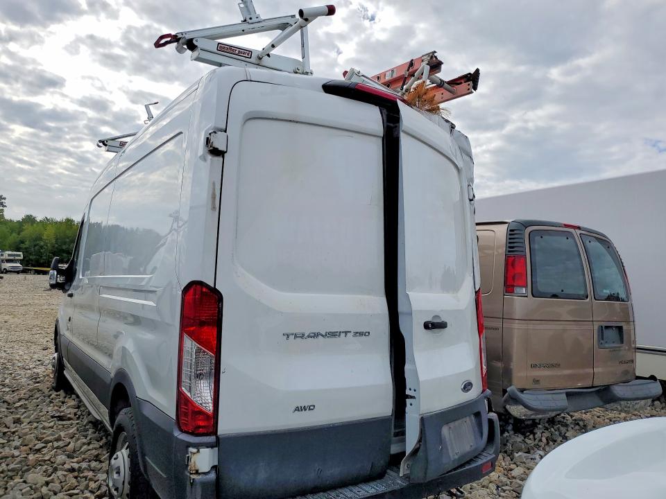 61020886 :رقم المزاد ، 1FTBR2C85NKA44874 vin ، 2022 Ford Transit مزاد بيع