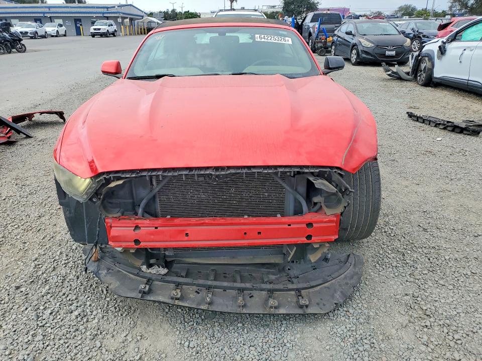 64225326 :رقم المزاد ، 1FATP8EMXF5331043 vin ، 2015 Ford Mustang مزاد بيع