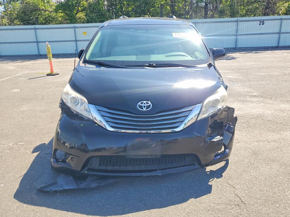 63668926 :رقم المزاد ، 5TDDK3DC1ES091866 vin ، 2014 Toyota Sienna مزاد بيع