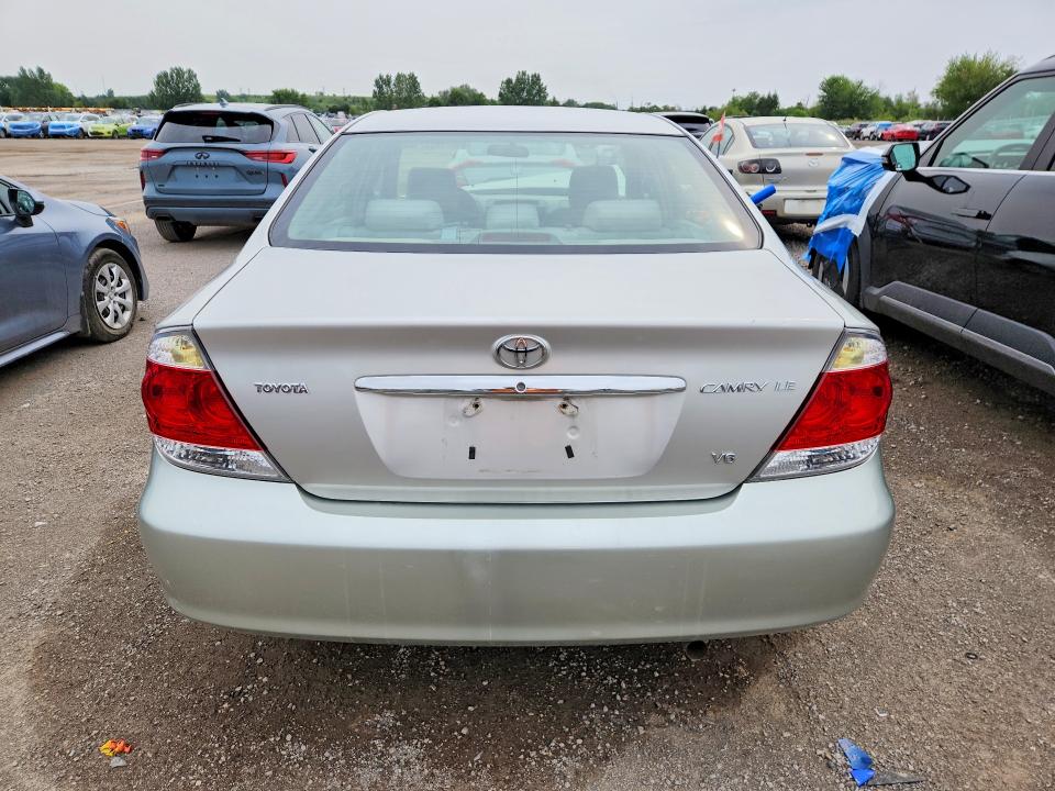 64020636 :رقم المزاد ، 4T1BF32K75U602199 vin ، 2005 Toyota Camry مزاد بيع
