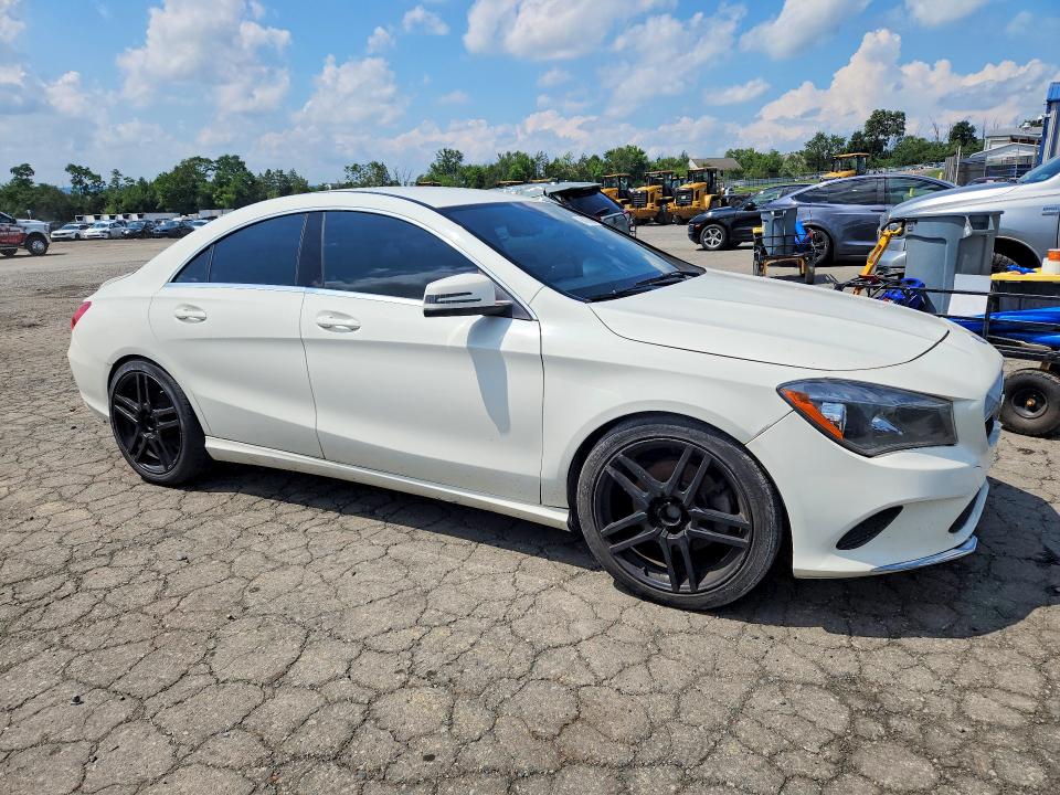 64109806 :رقم المزاد ، WDDSJ4EB5HN499406 vin ، 2017 Mercedes-benz Cla مزاد بيع