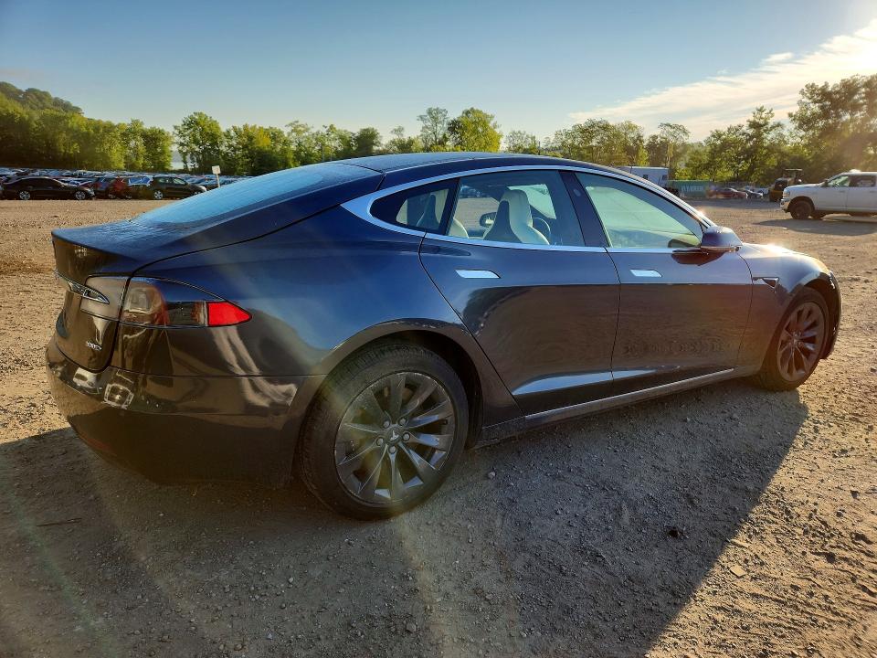 2018 Tesla Model S მანქანა იყიდება აუქციონზე, vin: 5YJSA1E23JF282952, აუქციონის ნომერი: 65183286