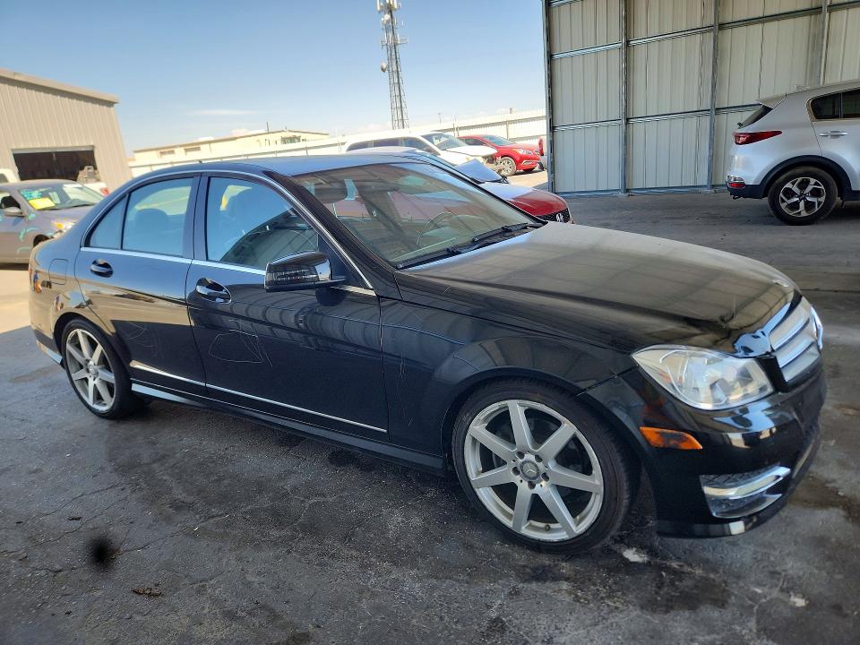 Продажа на аукционе авто 2013 Mercedes-benz C, vin: WDDGF4HB0DR242790, номер лота: 66455876