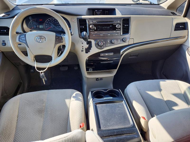 61409906 :رقم المزاد ، 5TDKK3DC9BS146695 vin ، 2011 Toyota Sienna مزاد بيع