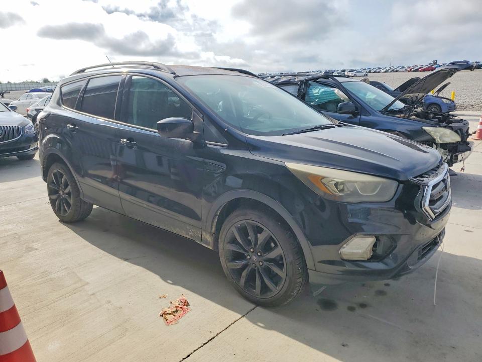 65276266 :رقم المزاد ، 1FMCU0GD4HUC84095 vin ، 2017 Ford Escape مزاد بيع