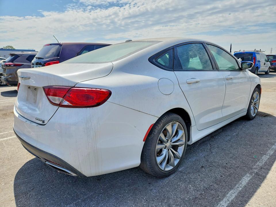 64146136 :رقم المزاد ، 1C3CCCBB7FN746921 vin ، 2015 Chrysler 200 مزاد بيع