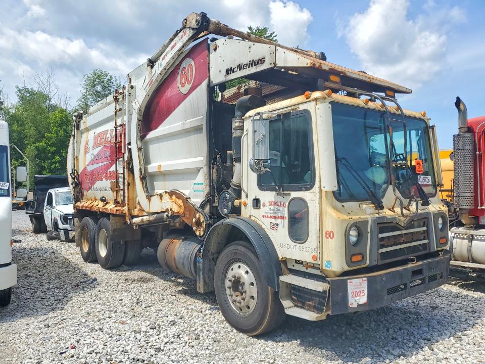 62136026 :رقم المزاد ، 1M2AV04C3FM012618 vin ، 2015 Mack 600 مزاد بيع